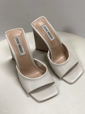Steve Madden Twist White Square-Toe Mule Heels - Size 6